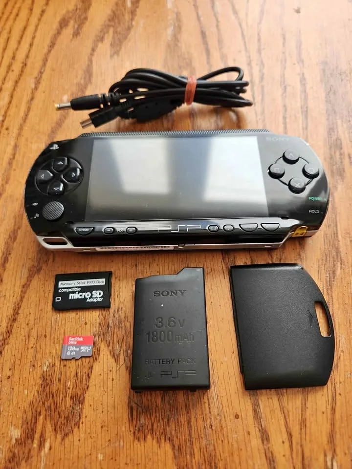 PSP 1000 – Modded (Latest Custom Firmware, Nov 2025) – 128GB