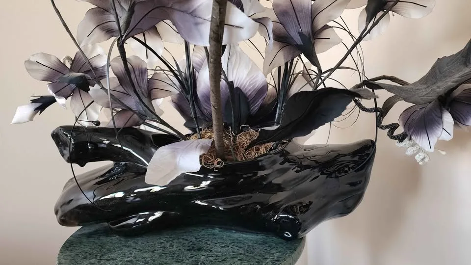 Dark grey Silk floral arrangement image indicator(3)