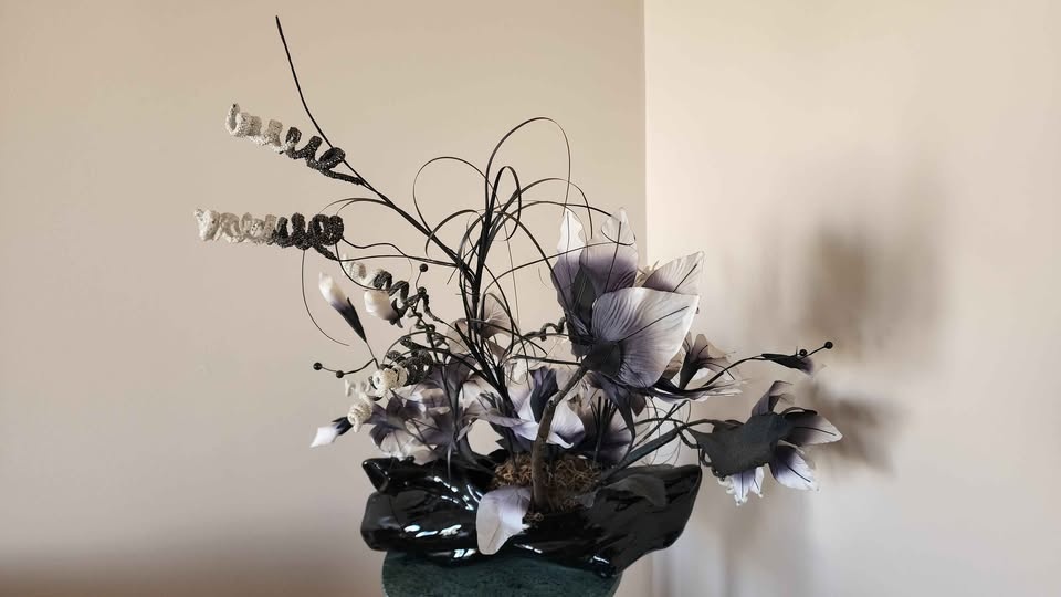 Dark grey Silk floral arrangement - photo 4