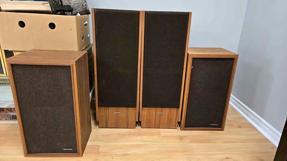Vintage Realistic Speakers 4 set