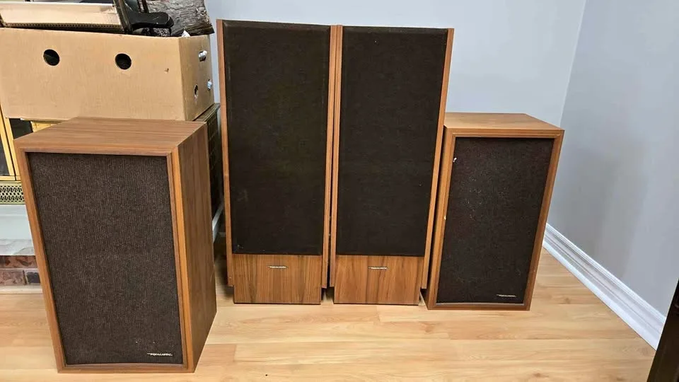 Vintage Realistic Speakers 4 set