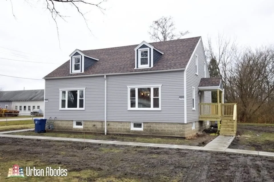 2 Beds 1.5 Baths Townhouse