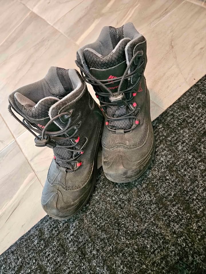 Kids Colombia Boots - Size 5
