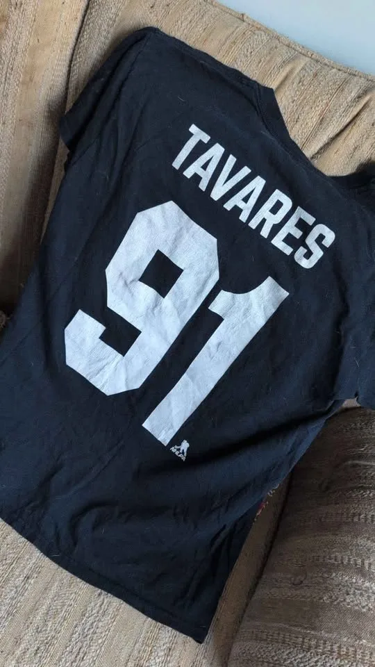 Maple leafs Tavares shirt image indicator(2)