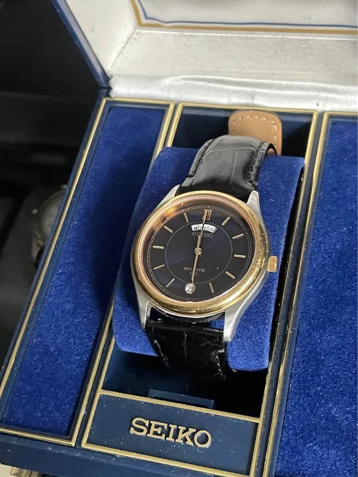 1997 Seiko Quartz Royal Blue Carved Crystal Dial Men's Wrist-Wat image indicator(2)