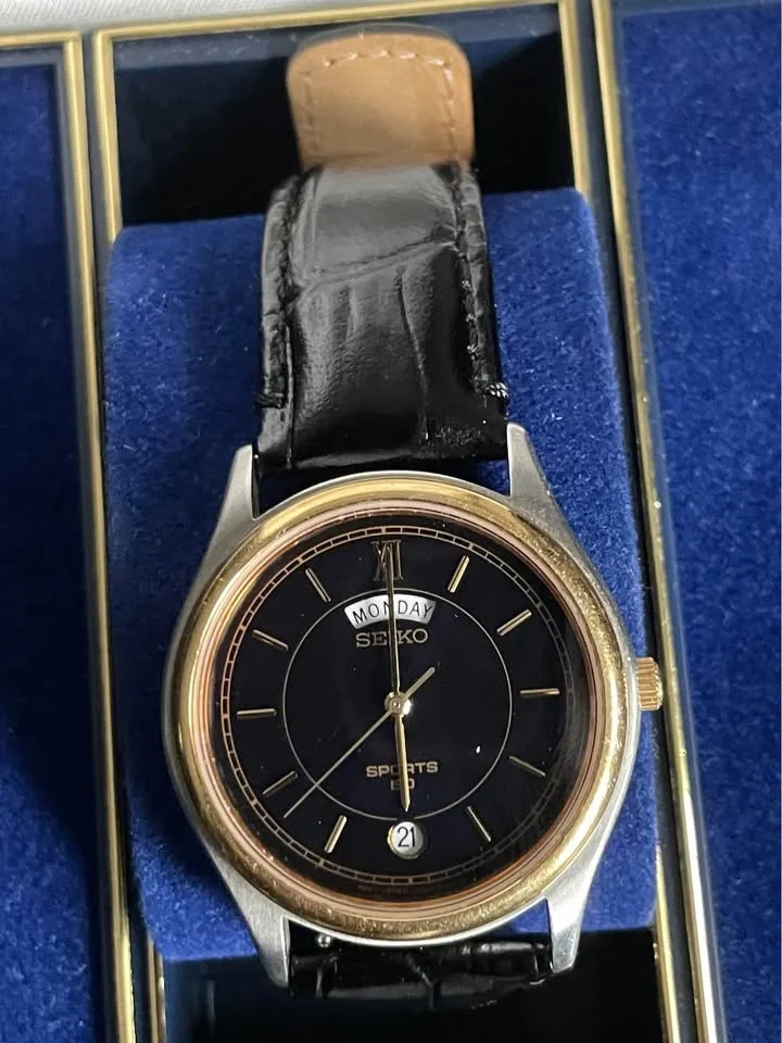 1997 Seiko Quartz Royal Blue Carved Crystal Dial Men's Wrist-Wat image indicator(4)