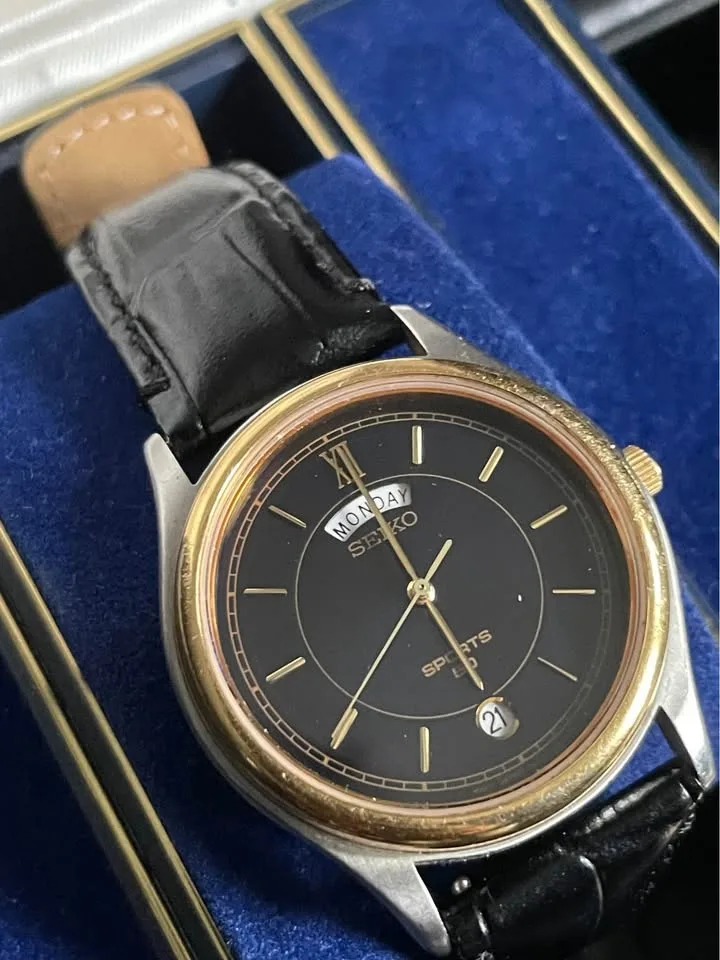 1997 Seiko Quartz Royal Blue Carved Crystal Dial Men's Wrist-Wat image indicator(5)