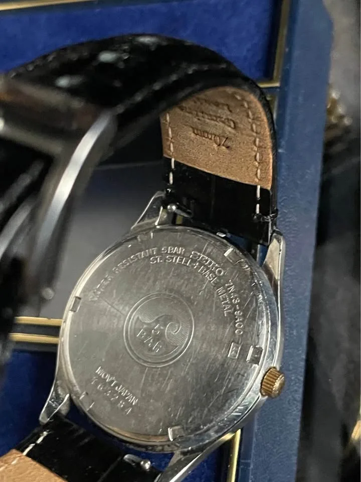 1997 Seiko Quartz Royal Blue Carved Crystal Dial Men's Wrist-Wat image indicator(7)