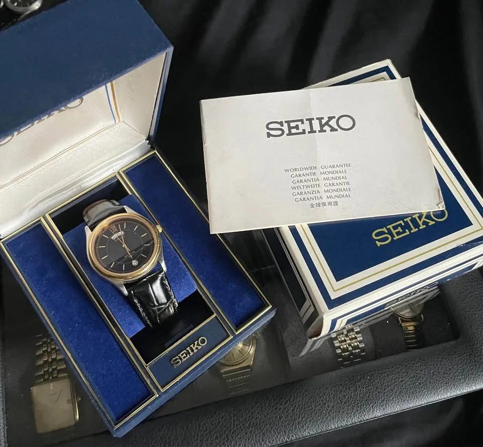 1997 Seiko Quartz Royal Blue Carved Crystal Dial Men's Wrist-Wat image indicator(8)