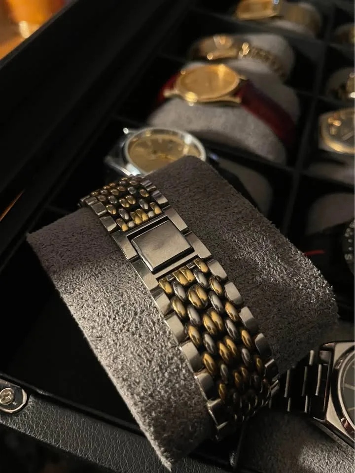 Seiko Neo Vintage Two-Tone Tank Quartz Watch image indicator(5)