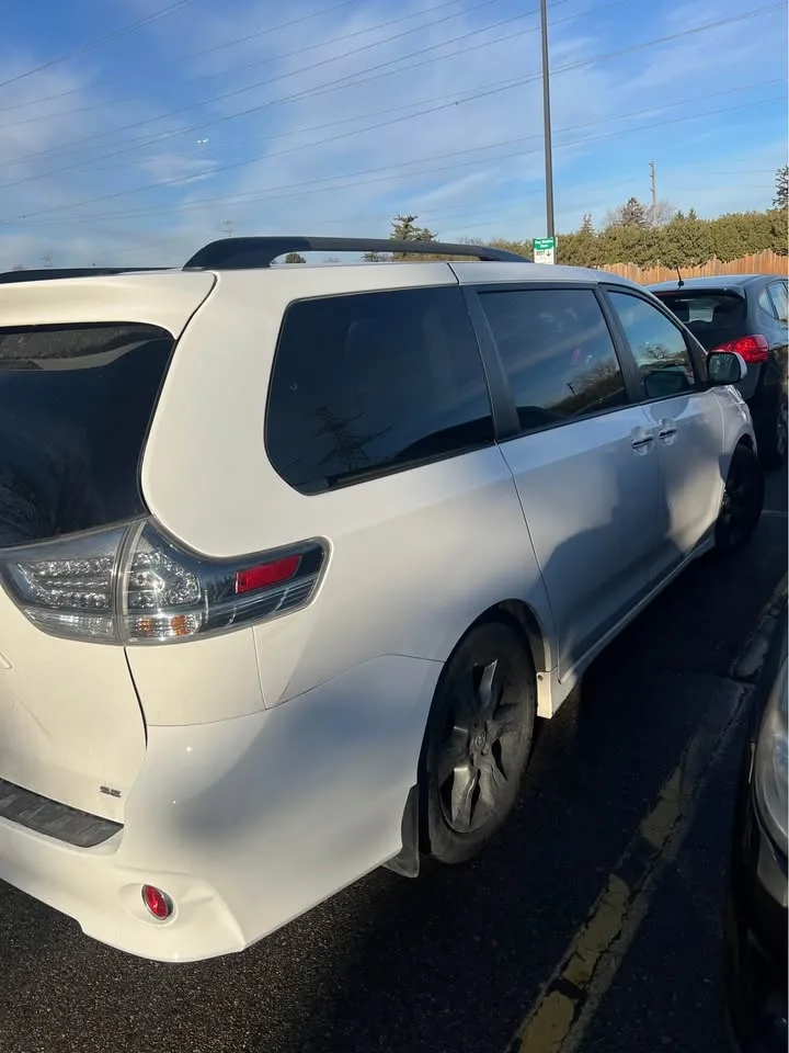 2015 Toyota sienna se no accident 171k kms image indicator(2)