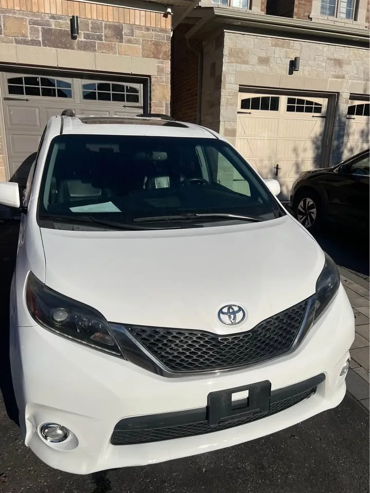 2015 Toyota sienna se no accident 171k kms image indicator(5)