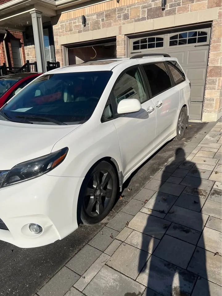 2015 Toyota sienna se no accident 171k kms image indicator(6)