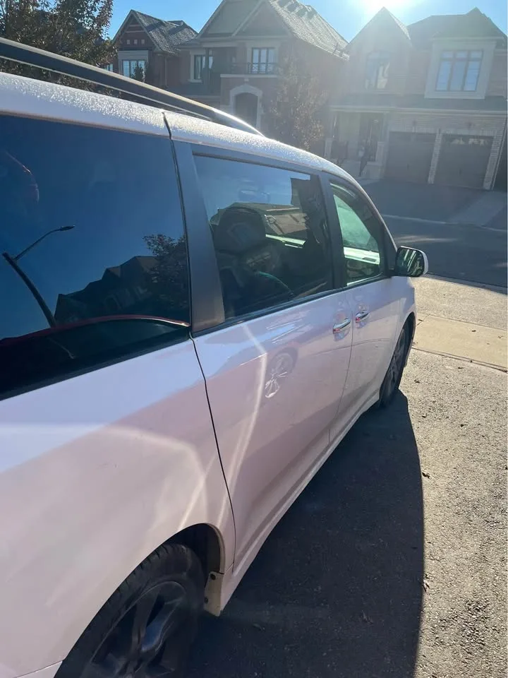 2015 Toyota sienna se no accident 171k kms image indicator(9)