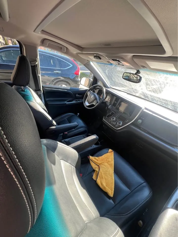 2015 Toyota sienna se no accident 171k kms image indicator(10)