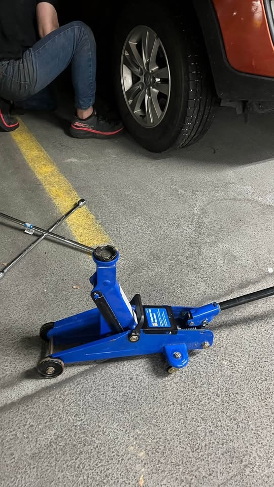 Floor Jack 2 Ton - photo 3