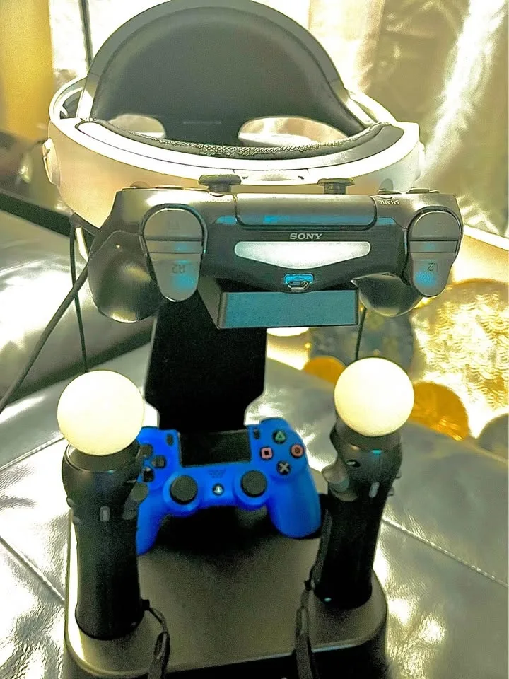 🔥 PS4 PRO 1TB + PSVR FULL BUNDLE — PRISTINE / BARELY USED 🔥 image indicator(3)