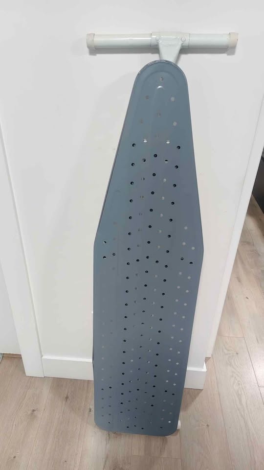 Free ironing board. - photo 2