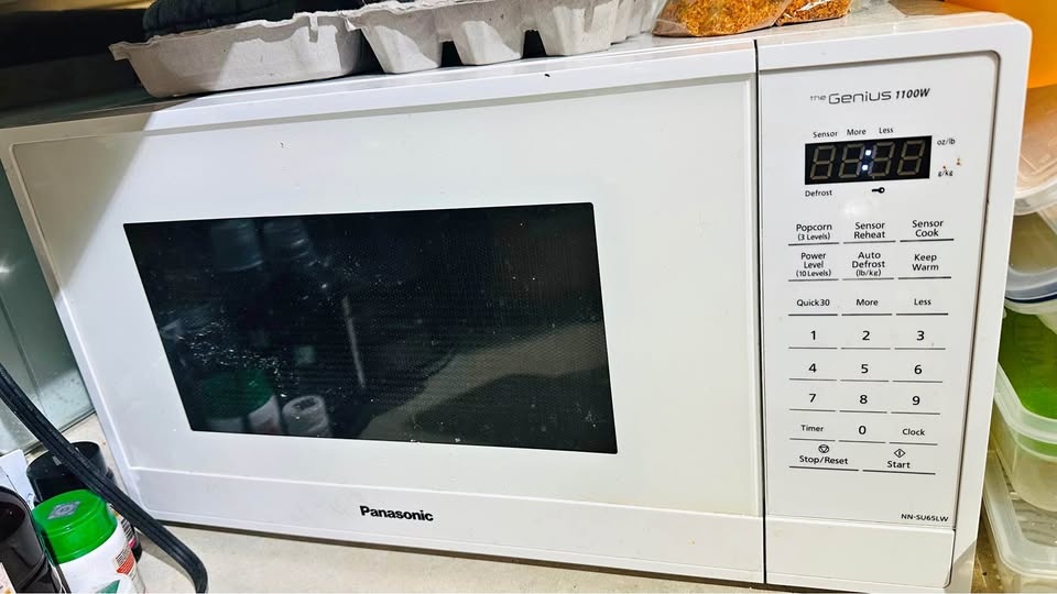 Panasonic Genius 1100W Microwave Oven for Sale