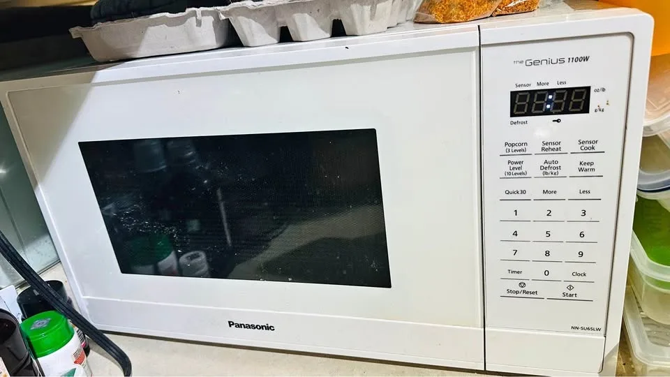 Panasonic Genius 1100W Microwave Oven for Sale