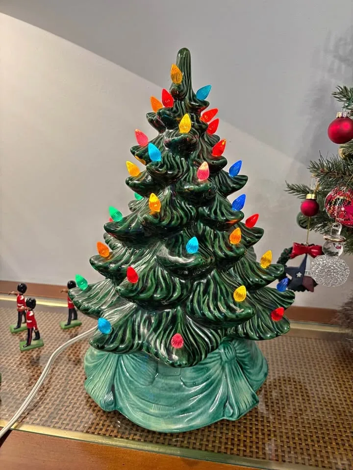 Holland Mold Ceramic Christmas Tree