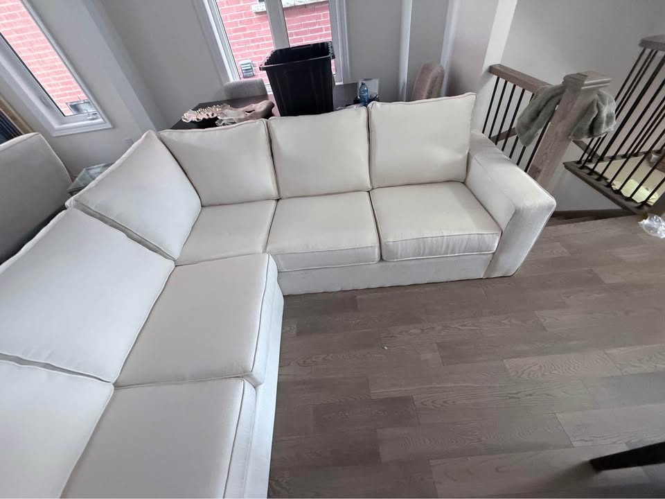Beautiful Modern Sectional Sofa – Brand New (97x97) - photo 3