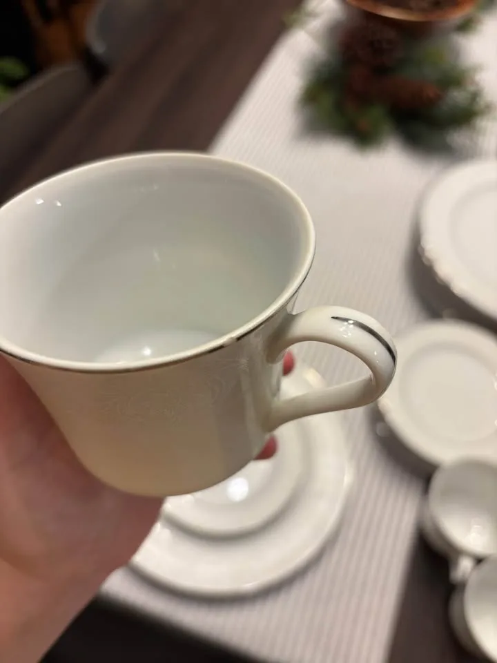 Crown Victoria Fine China Set Love Lace design image indicator(5)