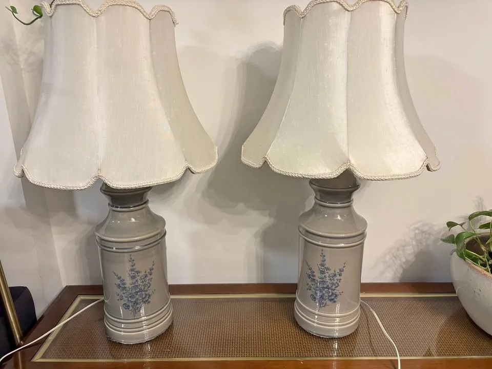 2 large vintage lamps