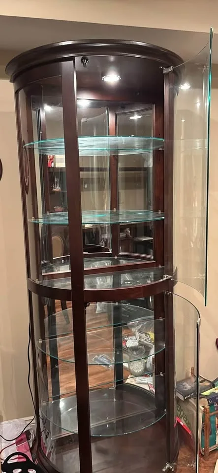 Large Bow Front Mahogany/Cherry Curio Cabinet image indicator(2)