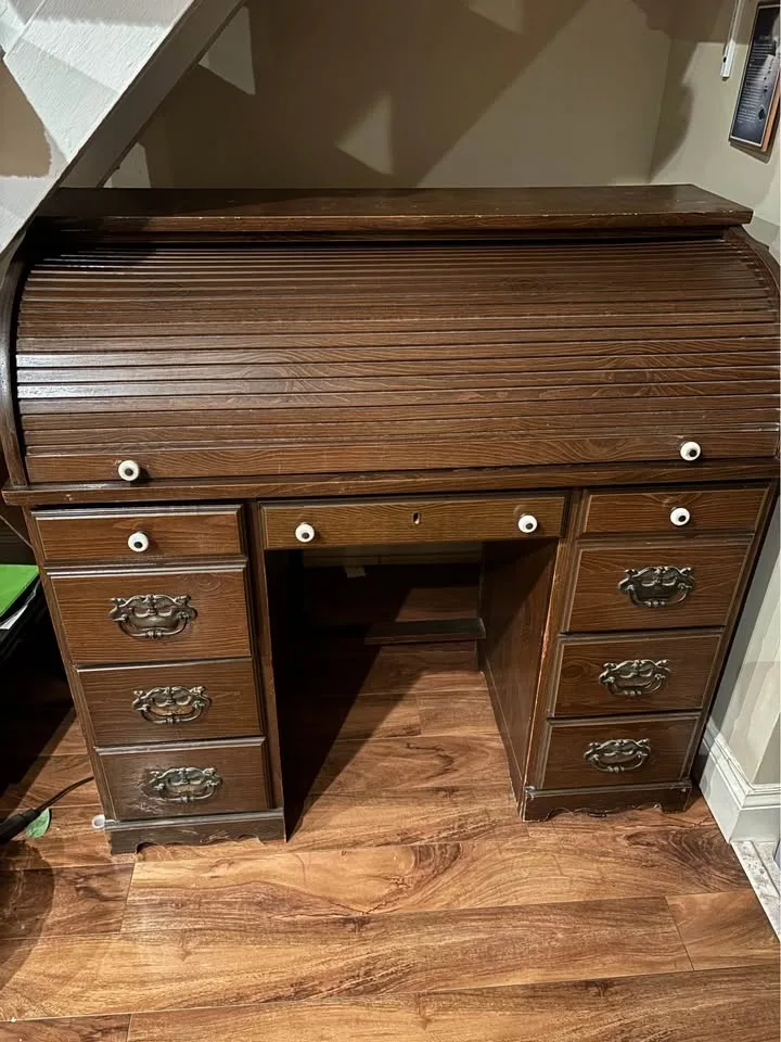 Traditional Roll Top Desk image indicator(2)