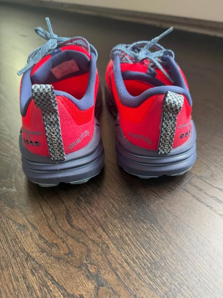 Brooks Women's Cascadia size 7 image indicator(4)