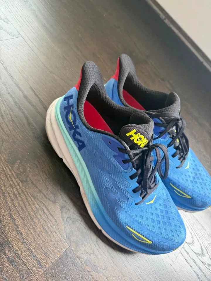 Hoka Clifton 9 men’s size 11