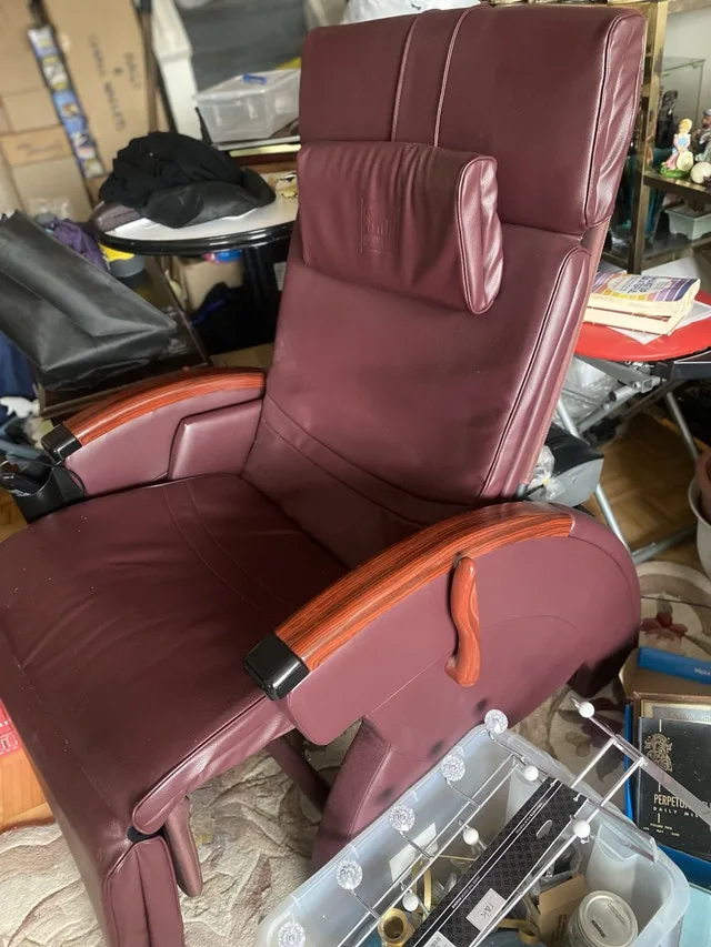 burgundy reclining chair with massage functions image indicator(2)