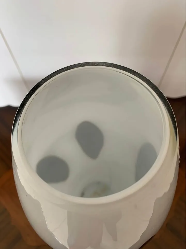 Black and white statement piece large vase image indicator(3)