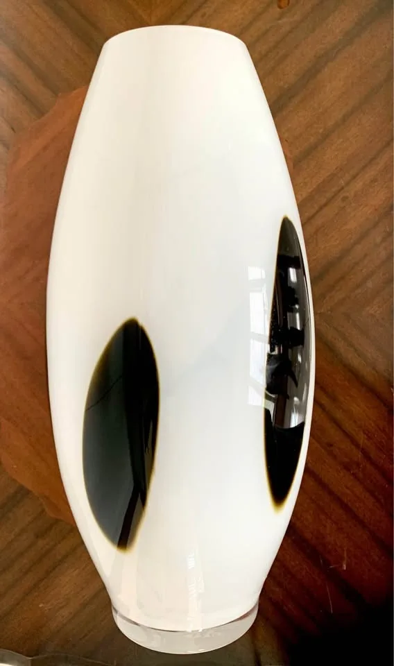 Black and white statement piece large vase image indicator(4)