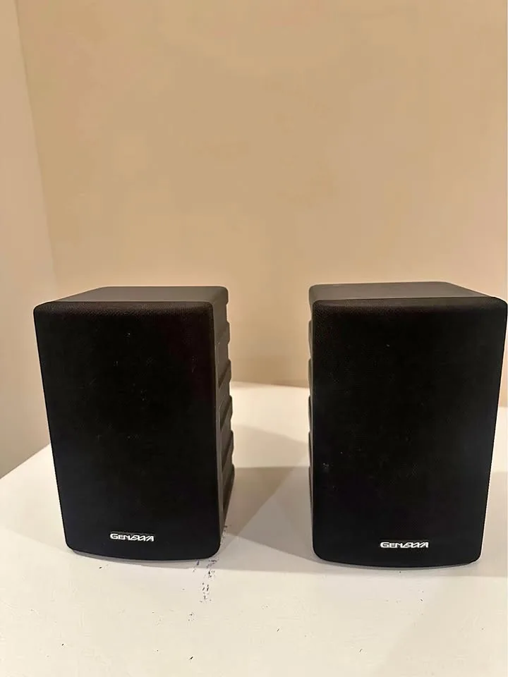 Genexxa Pro X7 Bookshelf Speakers No 40 - 2071