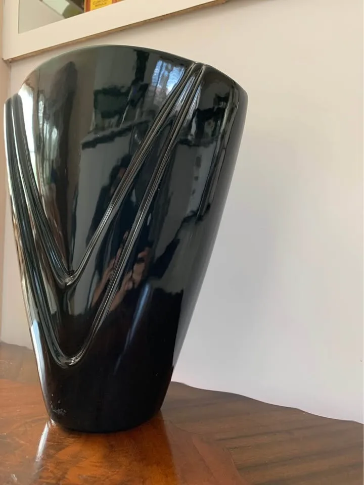 Vintage retro 80s black vase triangle shape image indicator(3)