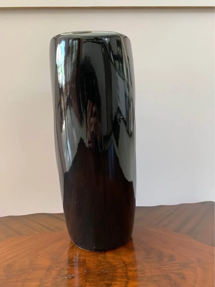 Vintage retro 80s black vase triangle shape image indicator(5)