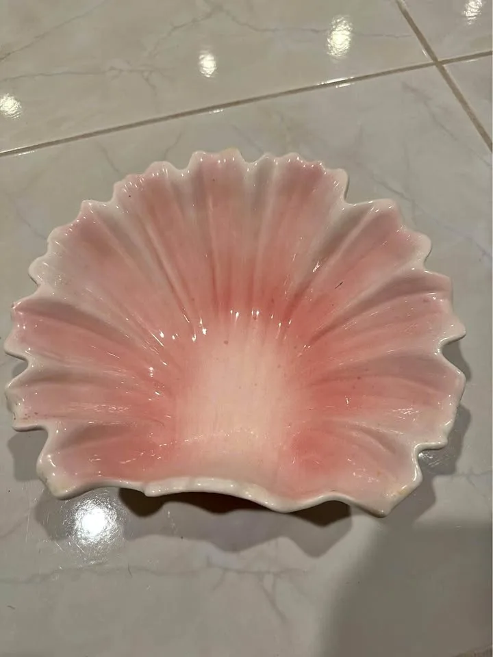 Retro vintage seashell bowl decorative plate 8" x 9 1/4"
