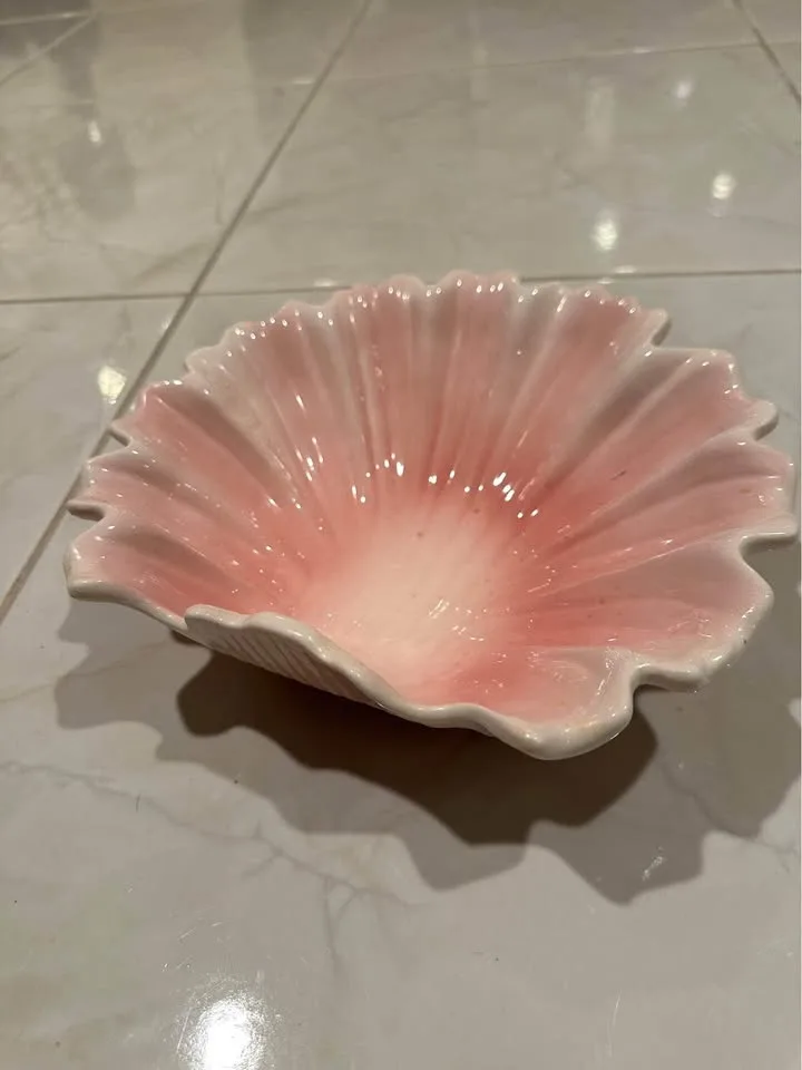 Retro vintage seashell bowl decorative plate 8" x 9 1/4" image indicator(2)