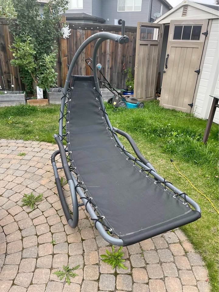 Outdoor sun bed/rocking chair