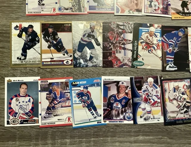 Mark Messier Hockey Card Lot - 25+ Cards