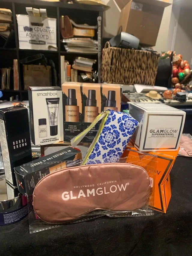 PRICE REDUCED NEW GlamGlow Skincare makeup Bundle