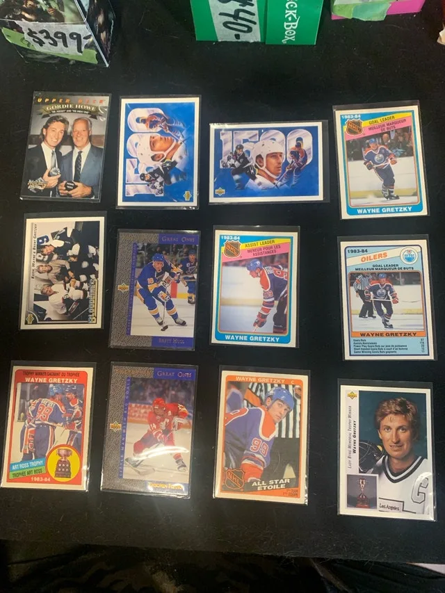 LOT - opc Wayne Gretzky Hockey 12 GUIDED $250