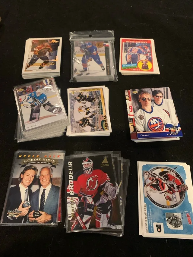 Huge Lot Hockey Cards - many sets and since 1975 image indicator(2)