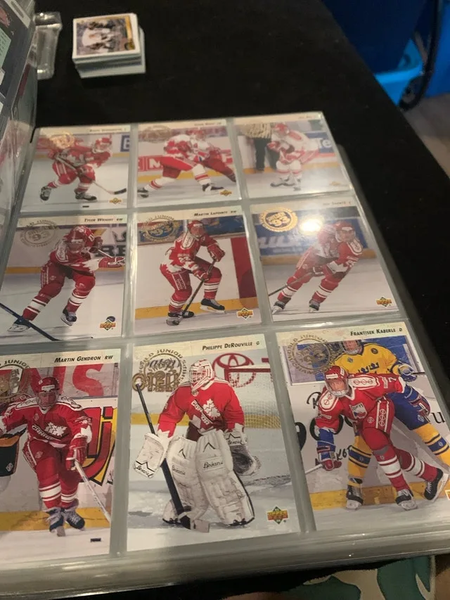 Huge Lot Hockey Cards - many sets and since 1975 image indicator(3)