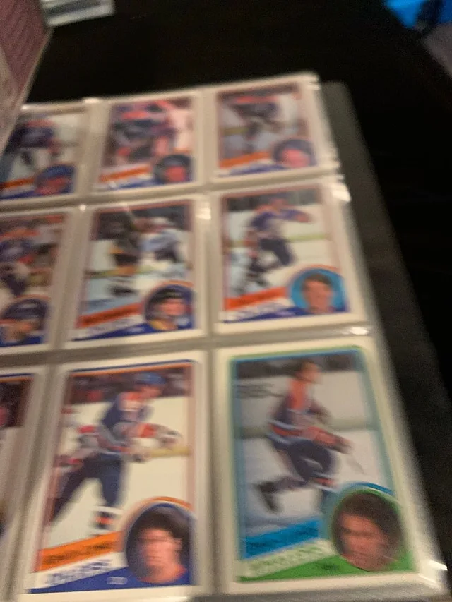 Huge Lot Hockey Cards - many sets and since 1975 image indicator(4)