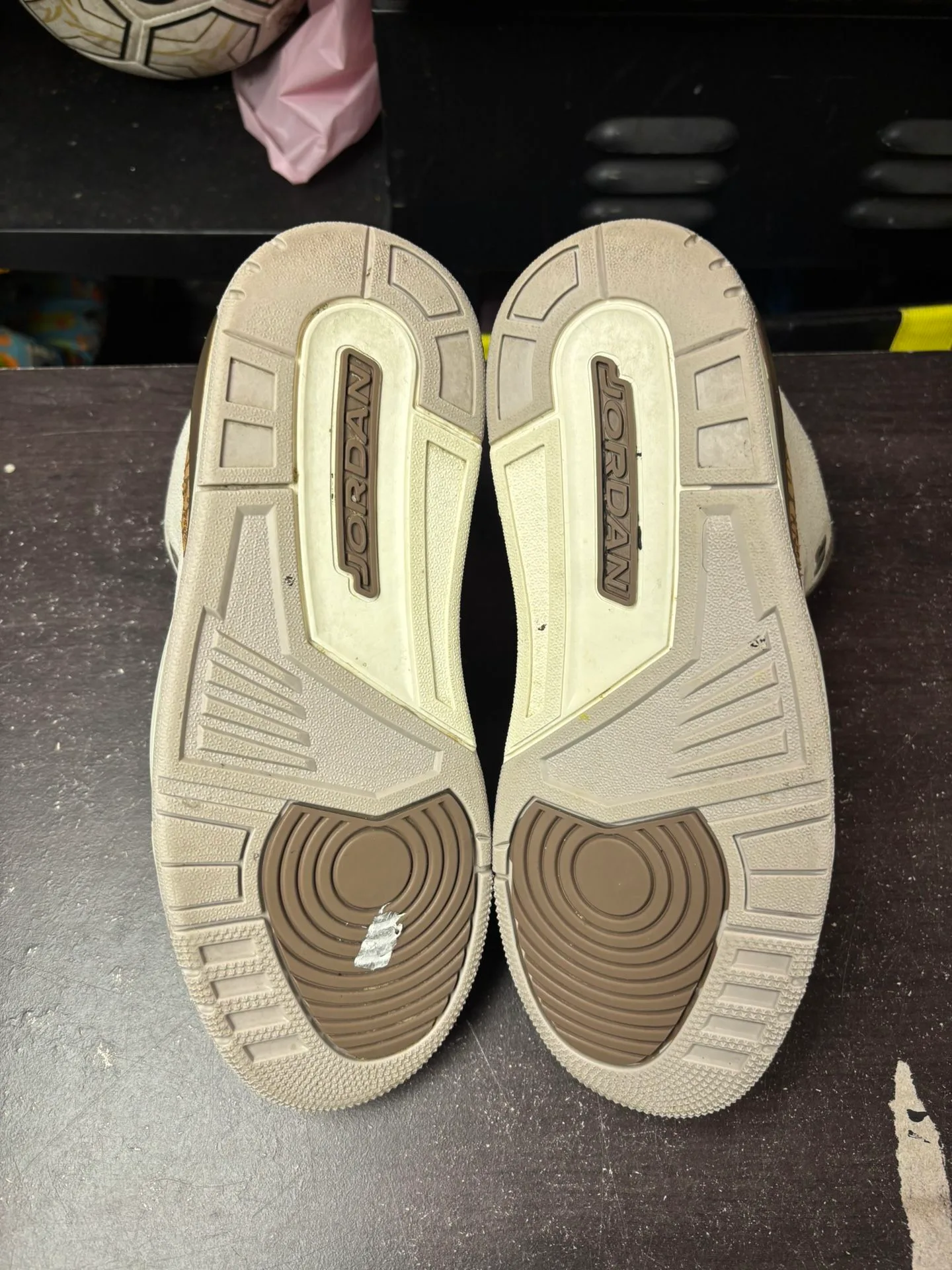 Air Jordan 3 Palomino image indicator(3)