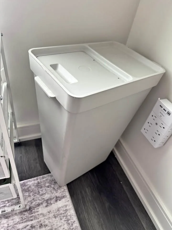 Trash bin with lid - Ikea HÅLLBAR, light gray, 35 l (9 gallon)