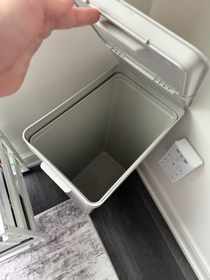 Trash bin with lid - Ikea HÅLLBAR, light gray, 35 l (9 gallon) - photo 2